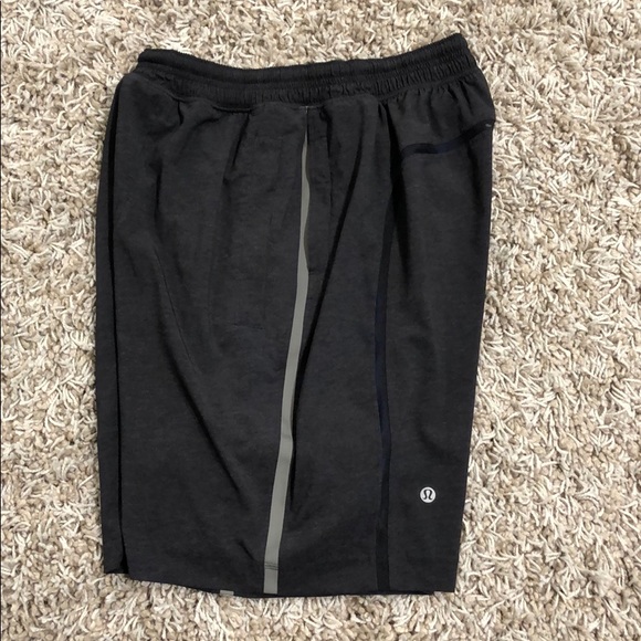 Lululemon men’s shorts - Picture 5 of 6